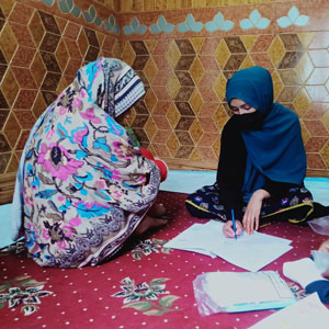 A Lady Health Worker shows a mother how to use the SickKids-developed integrated newborn care kit (iNCK).